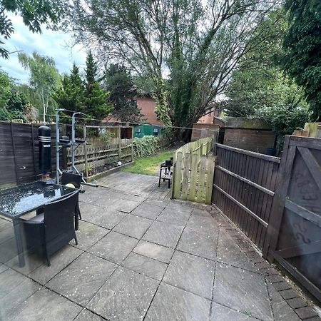20Mins To Bakerst, Harry Potter & Wembley Stadium! Leilighet Northwood  Eksteriør bilde