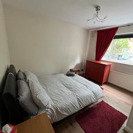 20Mins To Bakerst, Harry Potter & Wembley Stadium! Leilighet Northwood  Eksteriør bilde