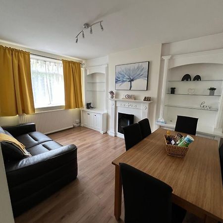 20Mins To Bakerst, Harry Potter & Wembley Stadium! Leilighet Northwood  Eksteriør bilde